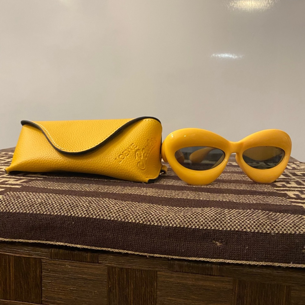 Loewe sunglasses. Perfect condition. Never worn - Picture 3 of 3
